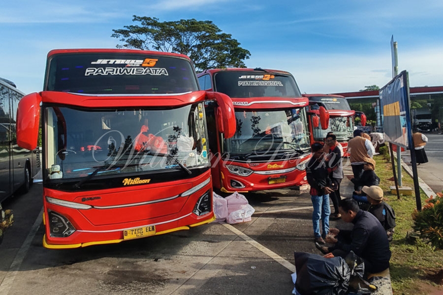 Dua Unit Big Bus William Trans: Pilihan Khidmat untuk Rombongan Besar Wisata Religi Jakarta-Purwakarta