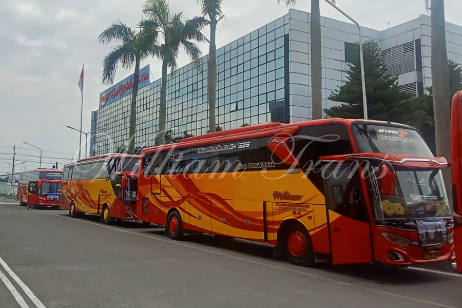 Rombongan Bus Pariwisata dari Jakarta tujuan Sritex Sukoharjo